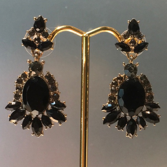 Source Unknown Jewelry - Black rhinestone/gold tone drop/dangle post earrings EUC Gorgeous sparklers
